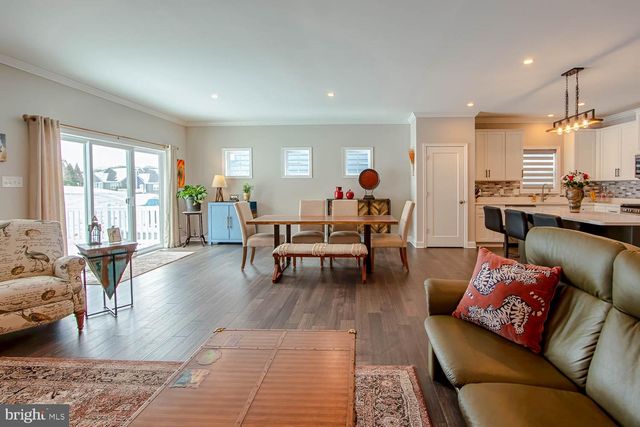 190 SUSSEX DR, State College, PA 16801