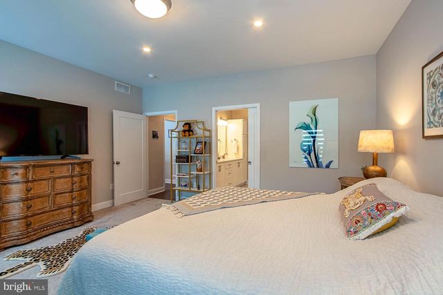 190 SUSSEX DR, State College, PA 16801