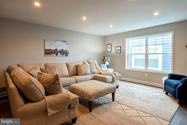 190 SUSSEX DR, State College, PA 16801