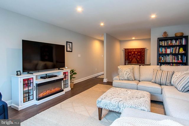 190 SUSSEX DR, State College, PA 16801