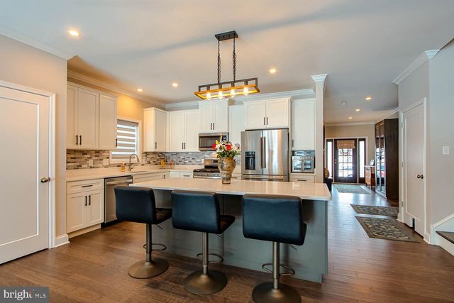 190 SUSSEX DR, State College, PA 16801