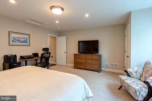 190 SUSSEX DR, State College, PA 16801