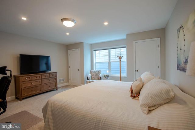 190 SUSSEX DR, State College, PA 16801