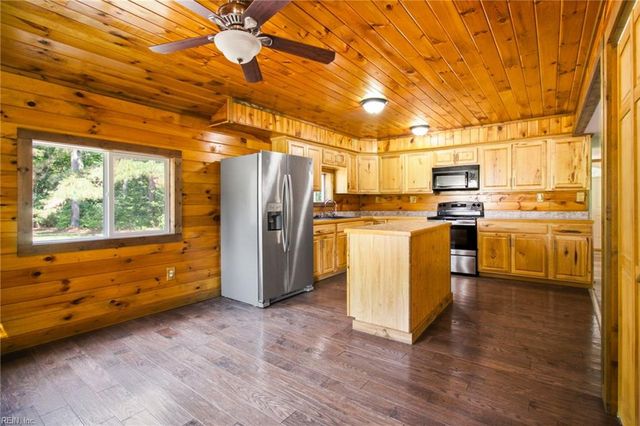 8368 Whispering Pines TRL, Windsor, VA 23487