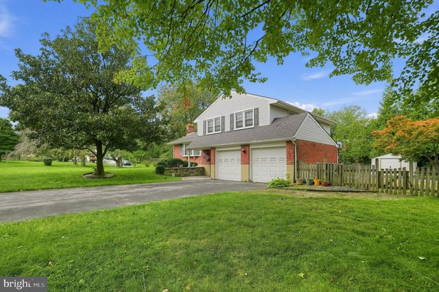 1901 LONGCOME DR, Wilmington, DE 19810
