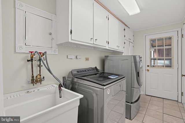 1901 LONGCOME DR, Wilmington, DE 19810