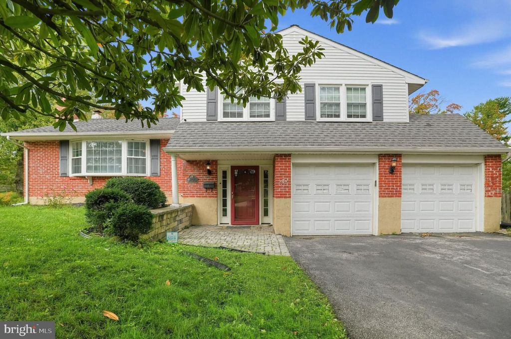 1901 LONGCOME DR, Wilmington, DE 19810