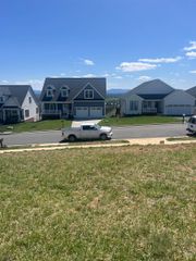 119 CHAMBERLAIN DR, Staunton, VA 24401