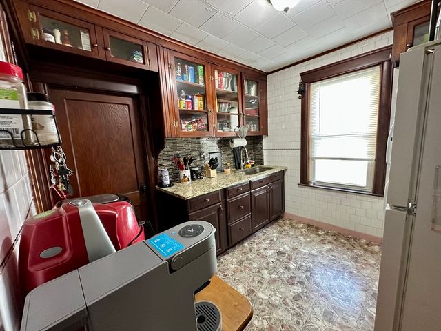 150 Crawford St, Fall River, MA 02724