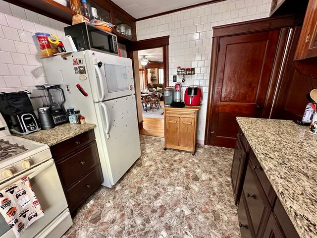 150 Crawford St, Fall River, MA 02724