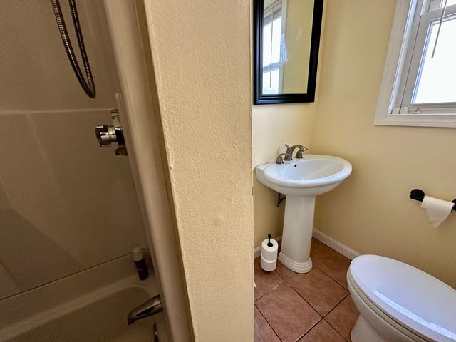 150 Crawford St, Fall River, MA 02724