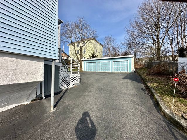150 Crawford St, Fall River, MA 02724