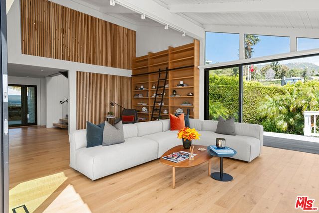 23901 Malibu Knolls Road, Malibu, CA 90265