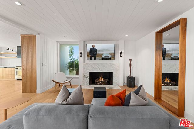 23901 Malibu Knolls Road, Malibu, CA 90265