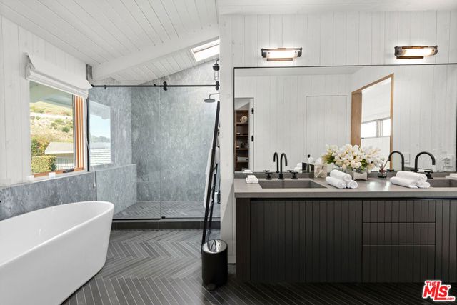 23901 Malibu Knolls Road, Malibu, CA 90265