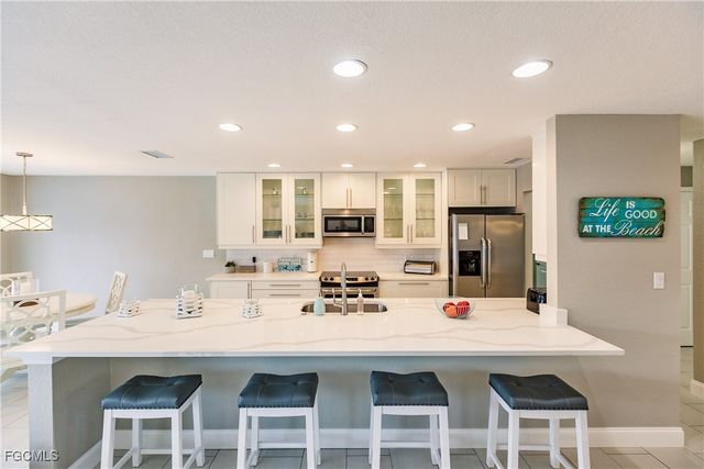 1424 Windsor CT, Cape Coral, FL 33904