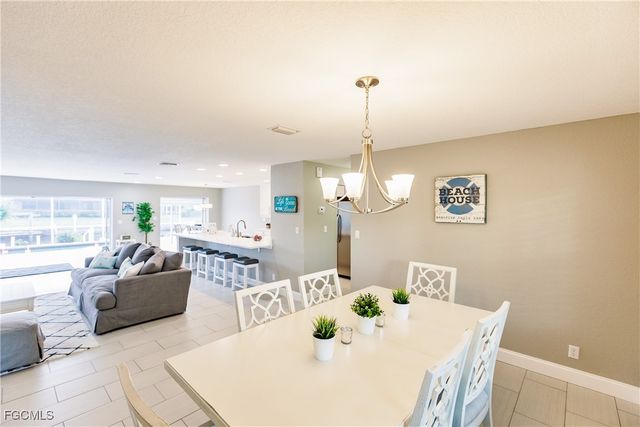 1424 Windsor CT, Cape Coral, FL 33904