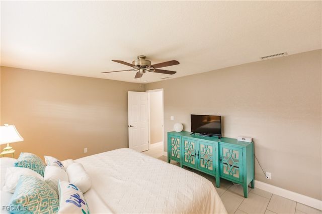 1424 Windsor CT, Cape Coral, FL 33904