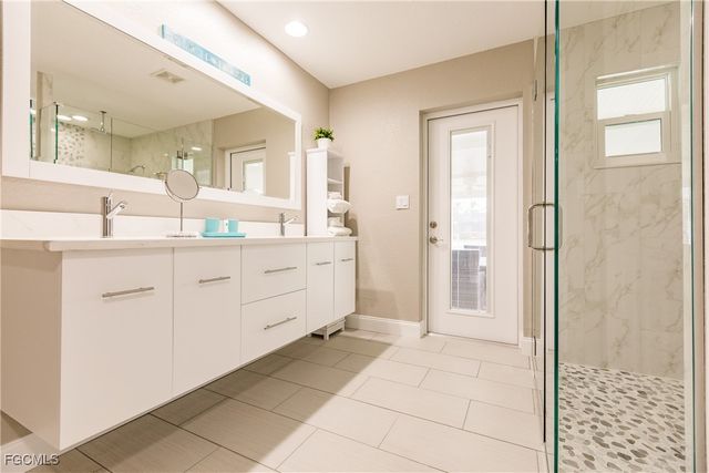 1424 Windsor CT, Cape Coral, FL 33904