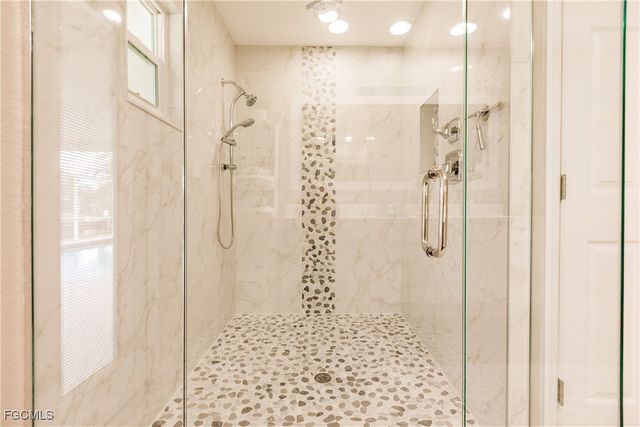 1424 Windsor CT, Cape Coral, FL 33904