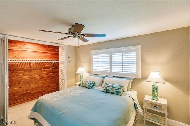 1424 Windsor CT, Cape Coral, FL 33904