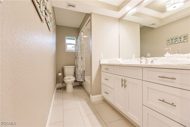 1424 Windsor CT, Cape Coral, FL 33904