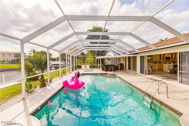 1424 Windsor CT, Cape Coral, FL 33904