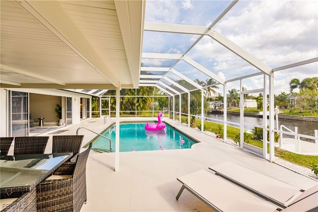 1424 Windsor CT, Cape Coral, FL 33904