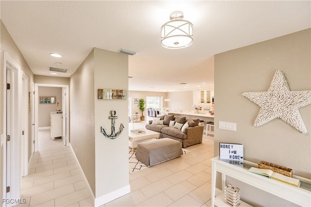 1424 Windsor CT, Cape Coral, FL 33904