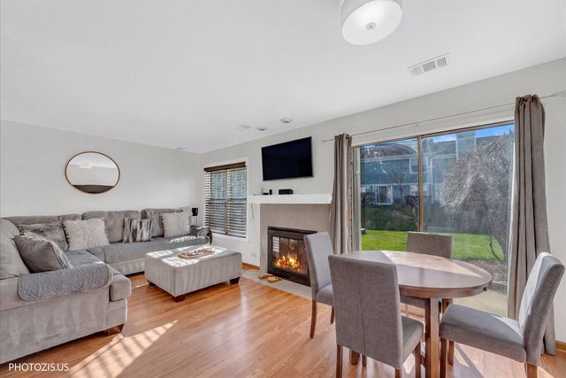 208 Westminster Court D, Schaumburg, IL 60193