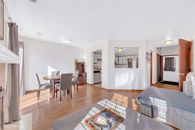 208 Westminster Court D, Schaumburg, IL 60193