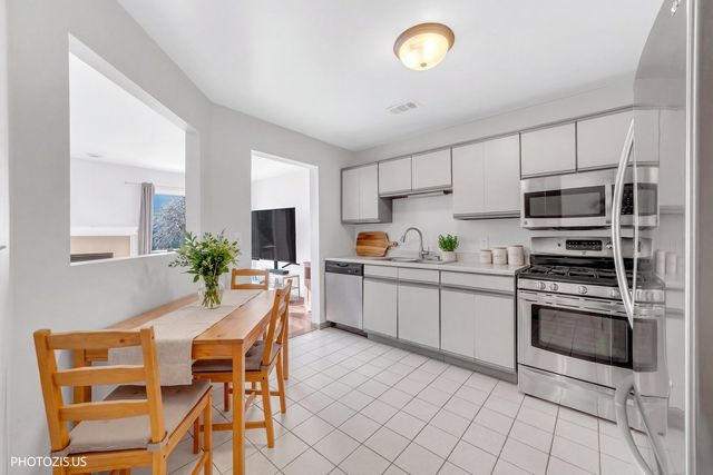 208 Westminster Court D, Schaumburg, IL 60193