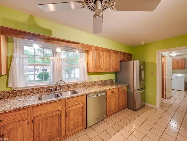 1 Oscars CT, Poquoson, VA 23662