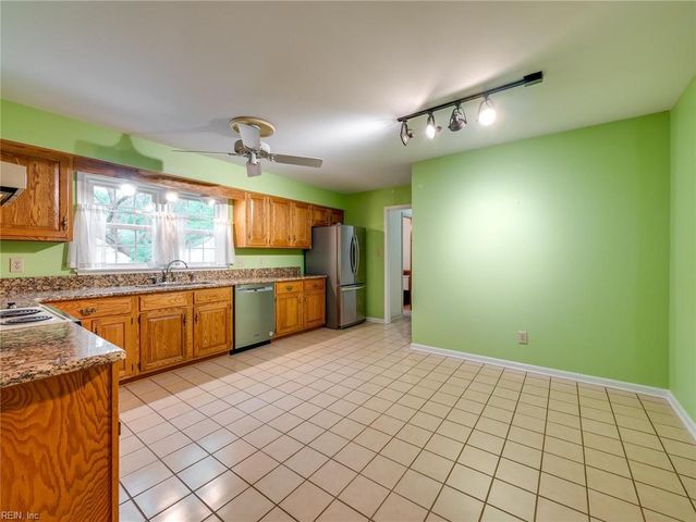 1 Oscars CT, Poquoson, VA 23662