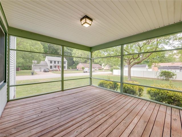 1 Oscars CT, Poquoson, VA 23662