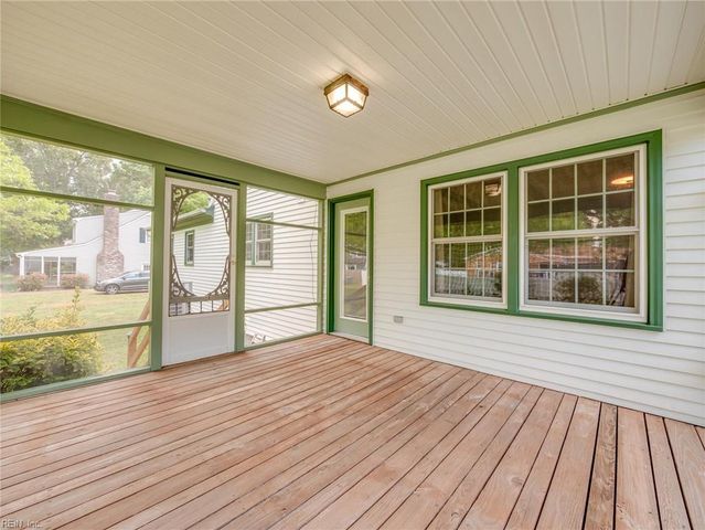 1 Oscars CT, Poquoson, VA 23662