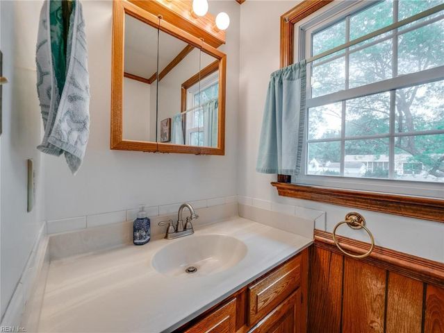 1 Oscars CT, Poquoson, VA 23662