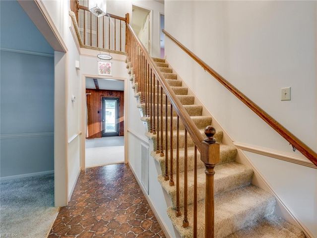 1 Oscars CT, Poquoson, VA 23662