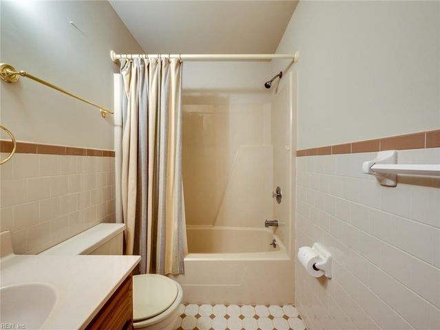 1 Oscars CT, Poquoson, VA 23662