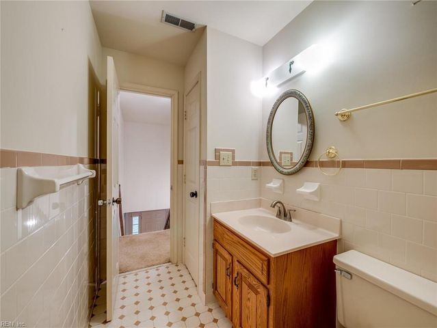 1 Oscars CT, Poquoson, VA 23662