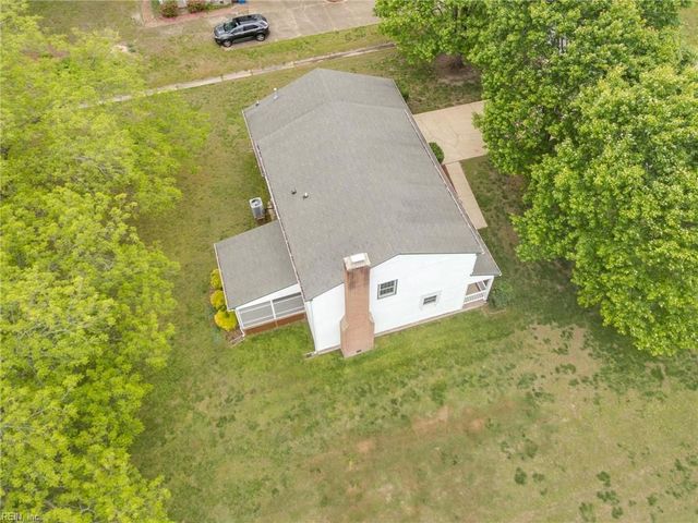 1 Oscars CT, Poquoson, VA 23662