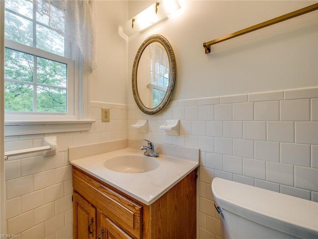 1 Oscars CT, Poquoson, VA 23662