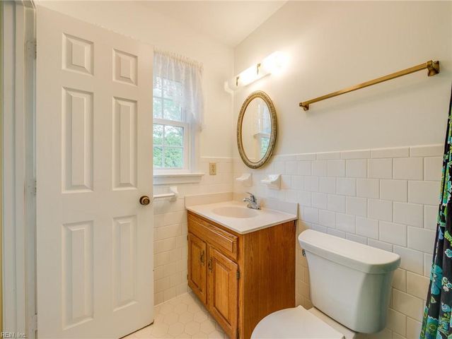 1 Oscars CT, Poquoson, VA 23662