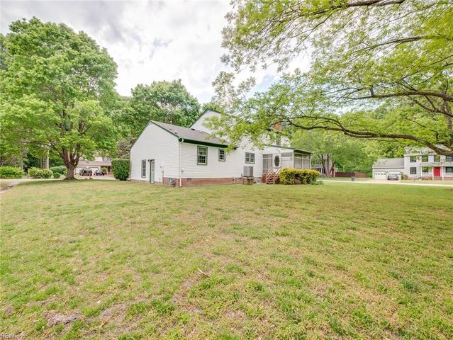 1 Oscars CT, Poquoson, VA 23662