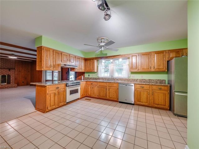 1 Oscars CT, Poquoson, VA 23662