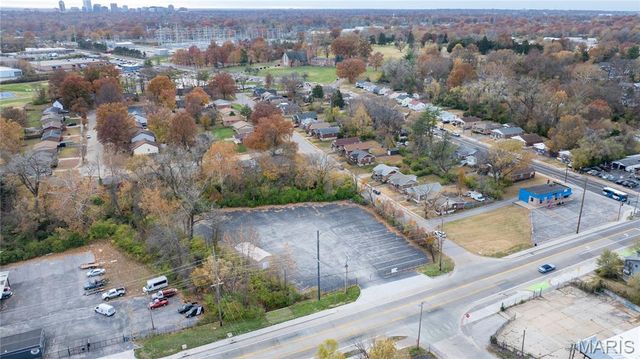 7014 Saint Charles Rock Road, St Louis, MO 63133