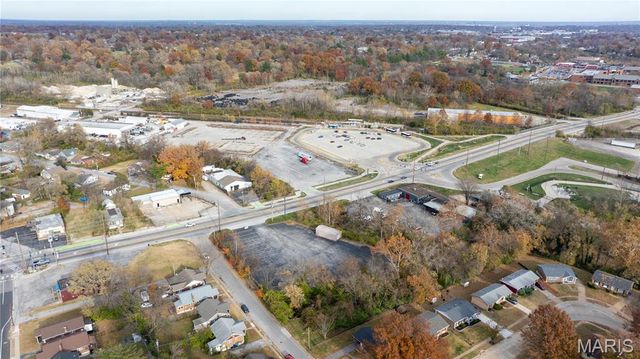 7014 Saint Charles Rock Road, St Louis, MO 63133