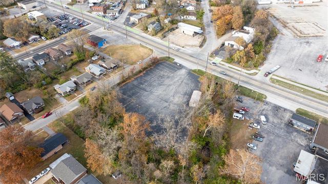 7014 Saint Charles Rock Road, St Louis, MO 63133