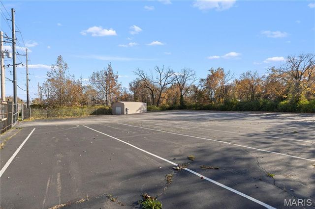 7014 Saint Charles Rock Road, St Louis, MO 63133