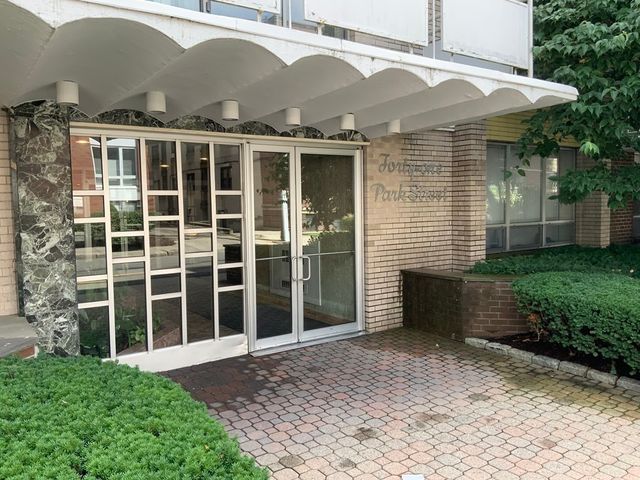 41 Park St. 101, Brookline, MA 02446